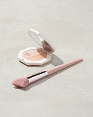 Cheek-Hugging Highlight Brush 120