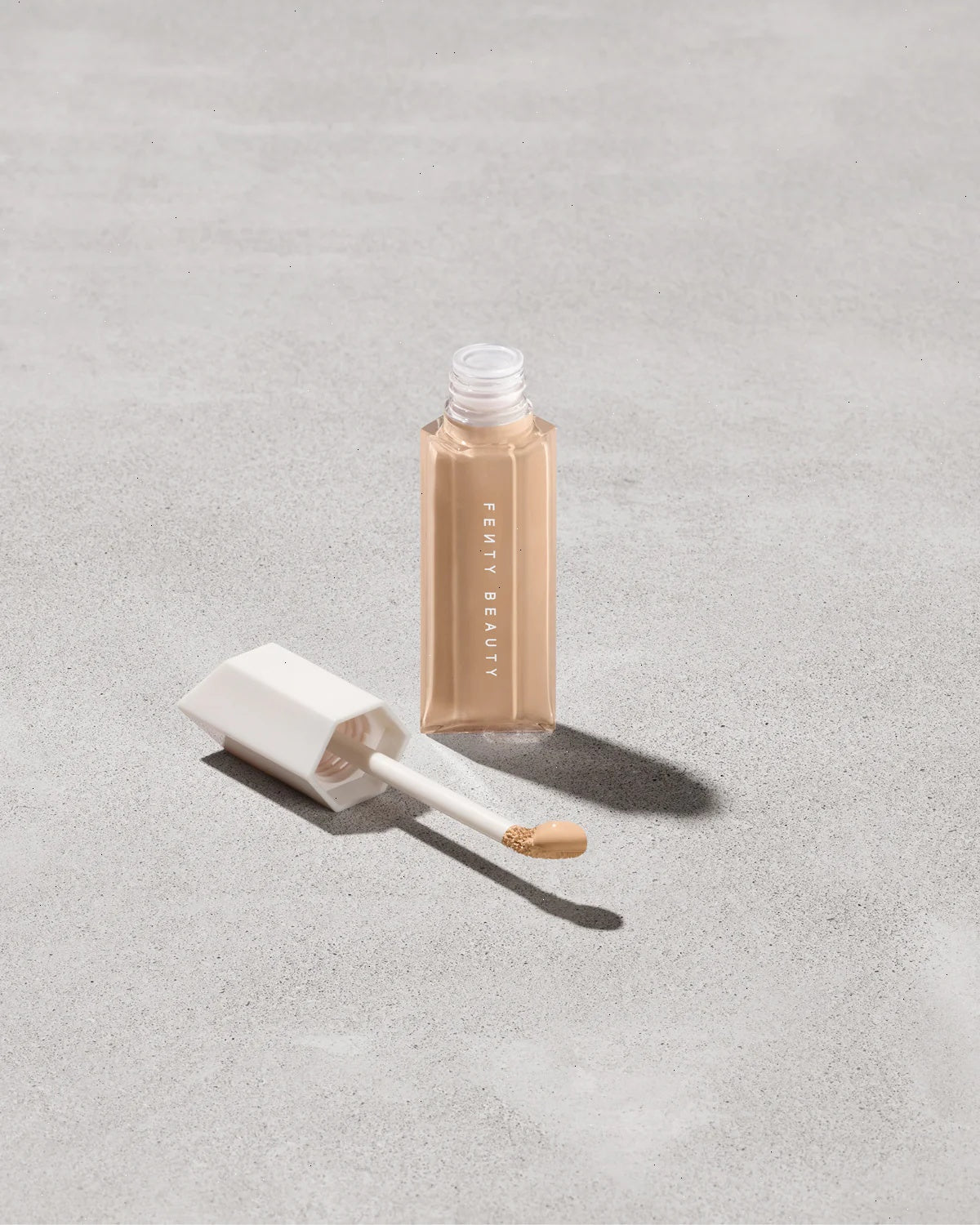 We're Even Hydrating Longwear Concealer — 220W