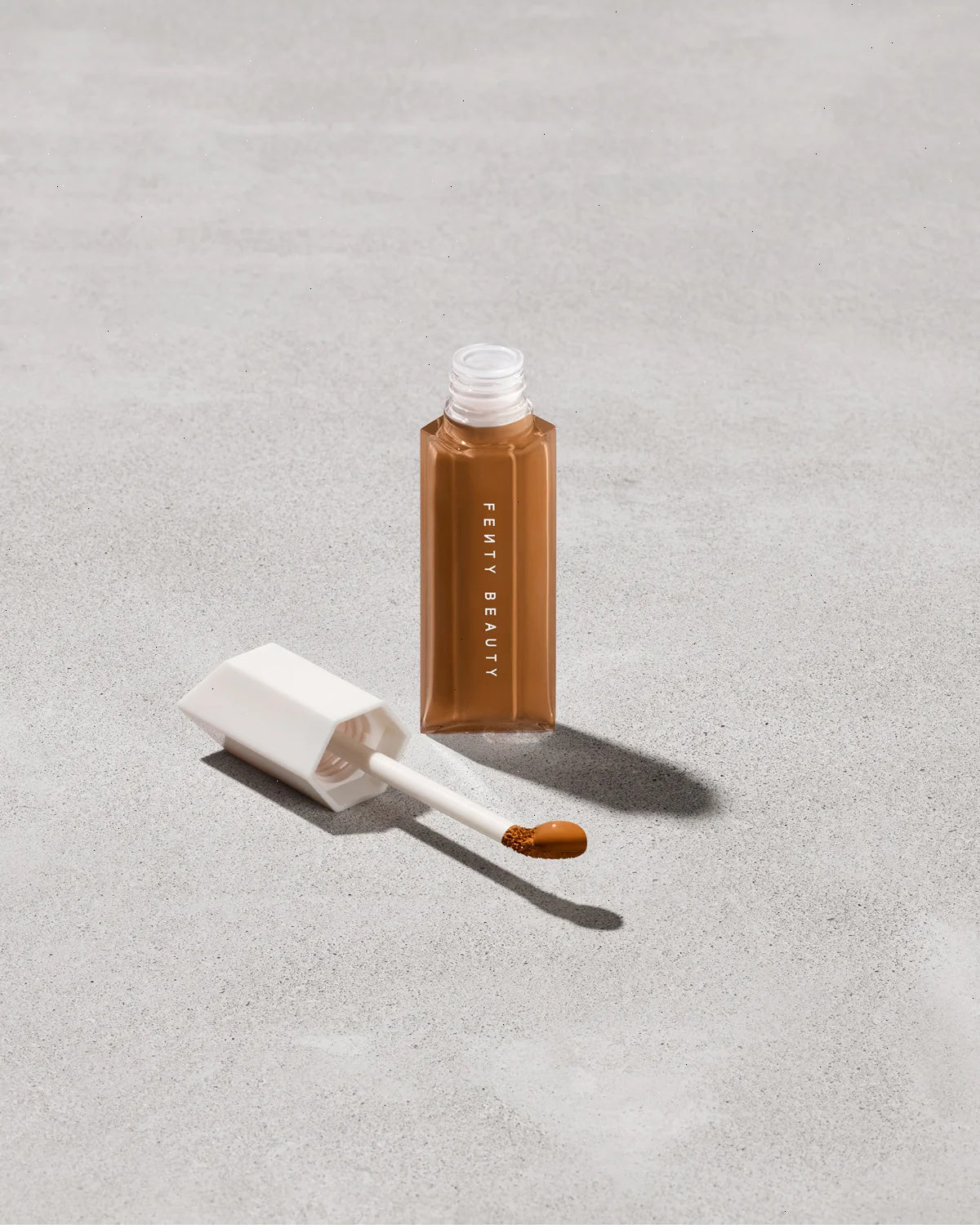 We're Even Hydrating Longwear Concealer — 440W